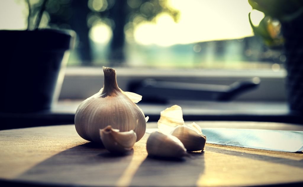 garlic is a food that increase nitric oxide in your blood